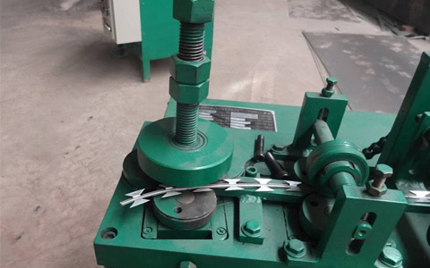 RAZOR WIRE MACHINE
